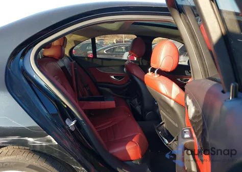 2015 Mercedes-Benz C 300 4Matic/Luxury 4Matic/Sport 4Matic z USA, uszkodzony, nr VIN 55SWF4KB5FU056877